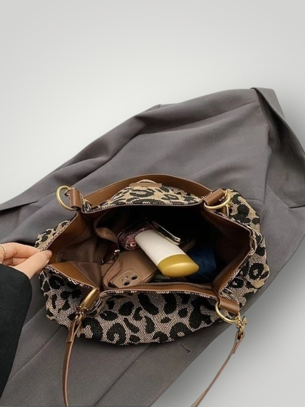 MAISON CHÉRIE | Bolso bandolera con estampado de leopardo