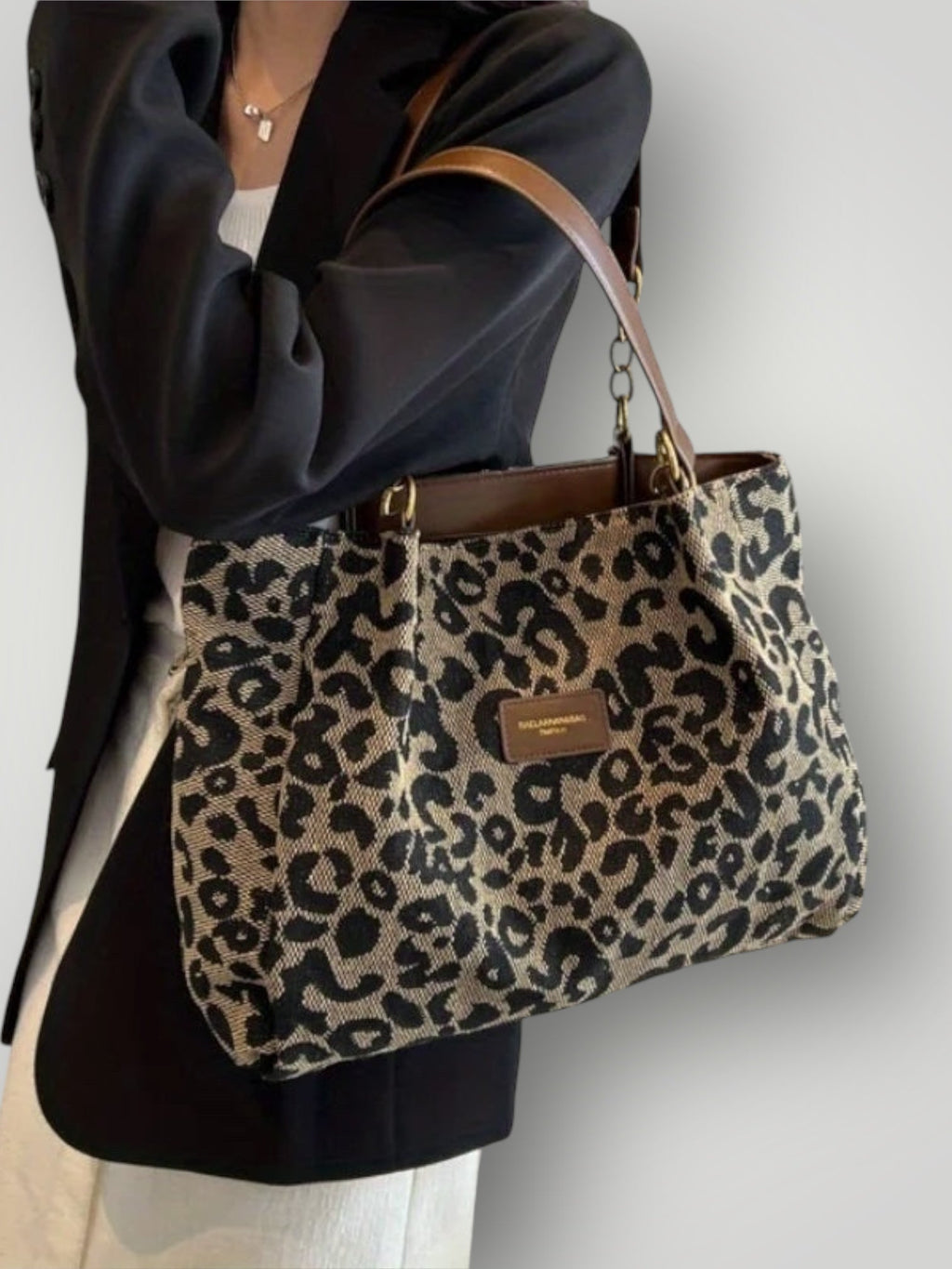 MAISON CHÉRIE | Bolso bandolera con estampado de leopardo