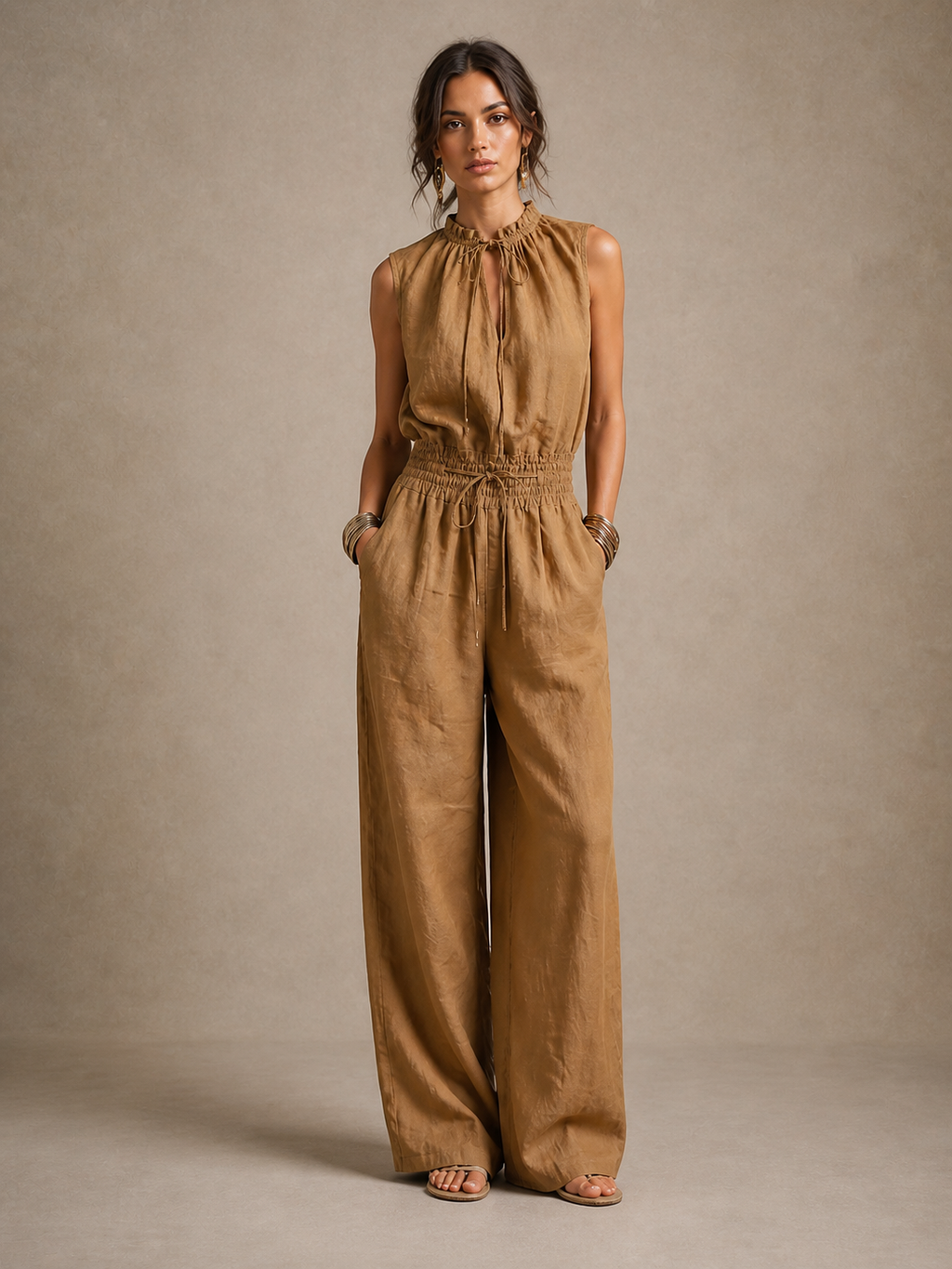 MAISON CHÉRIE | Serena | Mono Color Camel con Cuello Alto Anudado y Pierna Ancha