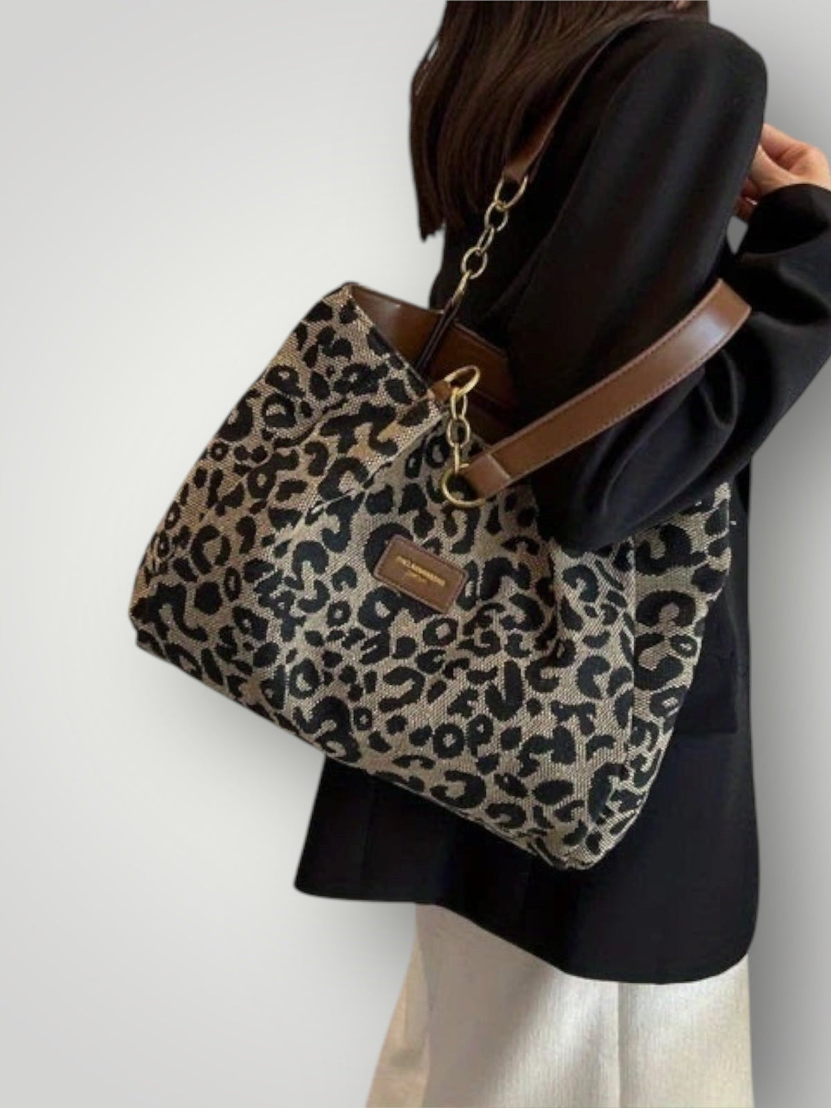 MAISON CHÉRIE | Bolso bandolera con estampado de leopardo