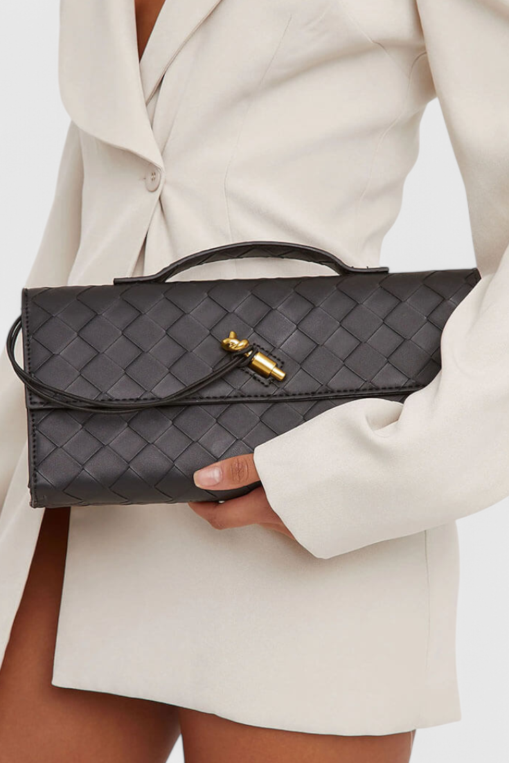 MAISON CHÉRIE | Cartera de mano con lazo dorado