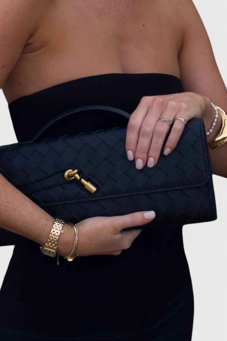 MAISON CHÉRIE | Cartera de mano con lazo dorado