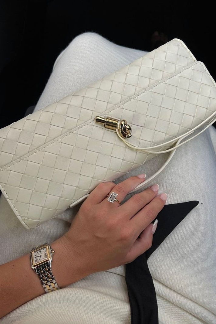 MAISON CHÉRIE | Cartera de mano con lazo dorado