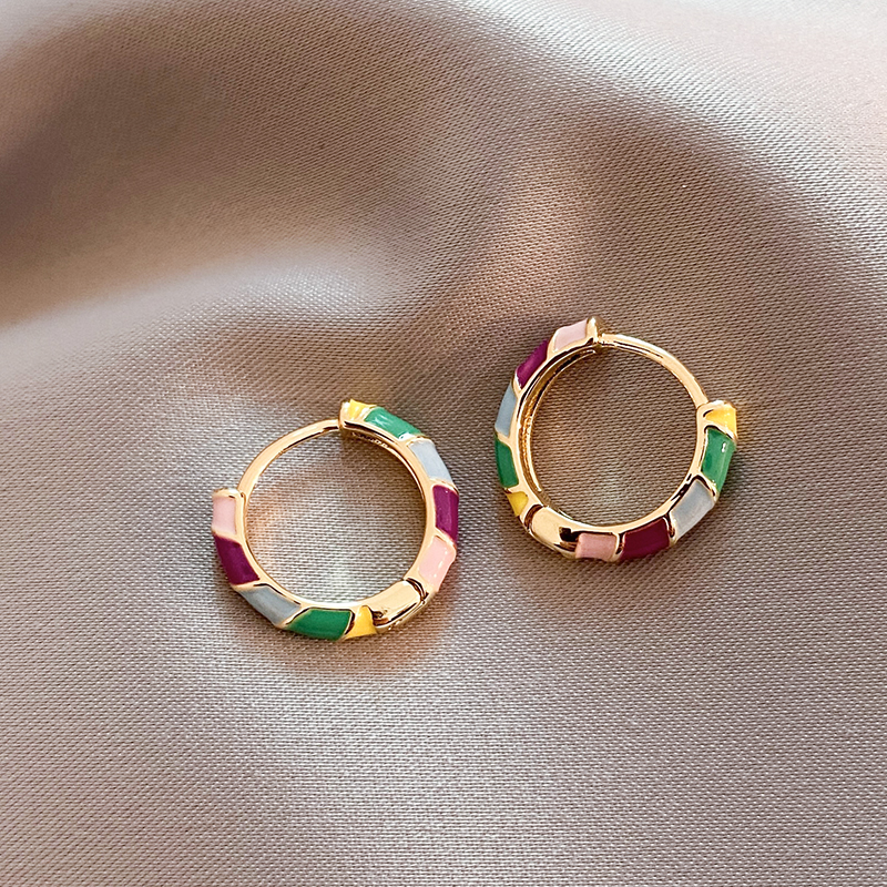 MAISON CHÉRIE | Pendientes Elegantes con Esmalte en Oro