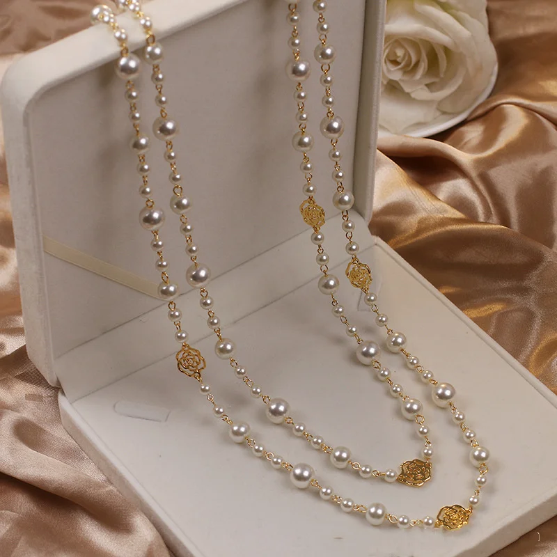 MAISON CHÉRIE | Collar elegante en oro con perlas