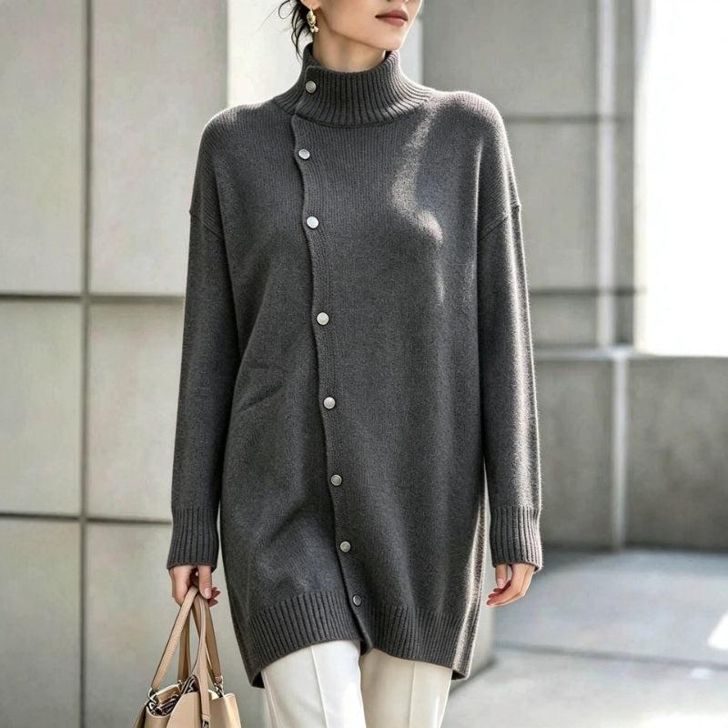 MAISON CHÉRIE | Suéter largo de mujer con cuello alto y botones asimétricos