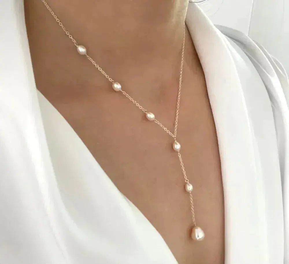 MAISON CHÉRIE | Collar vintage elegante con colgante y perlas